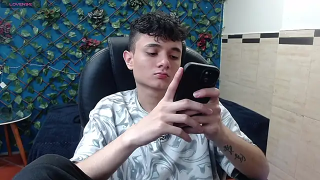 Snapshot of Waturox chatting on February 3, 2025, 7:31 pm Waturox online show from February 3, 2025, 7:31 pm