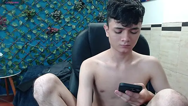 Snapshot of Waturox chatting on February 6, 2025, 11:04 pm Waturox online show from February 6, 2025, 11:04 pm