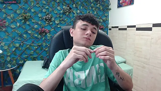 Snapshot of Waturox chatting on February 11, 2025, 7:05 pm Waturox online show from February 11, 2025, 7:05 pm