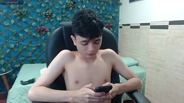Snapshot of Waturox chatting on February 11, 2025, 10:07 pm Waturox online show from February 11, 2025, 10:07 pm