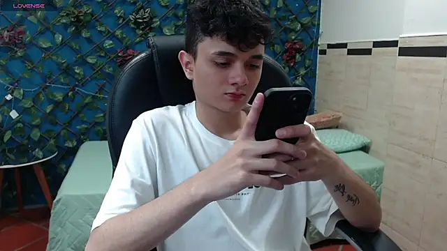 Snapshot of Waturox chatting on February 13, 2025, 7:31 pm Waturox online show from February 13, 2025, 7:31 pm