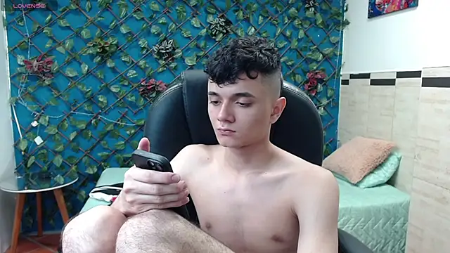 Snapshot of Waturox chatting on February 17, 2025, 10:36 pm Waturox online show from February 17, 2025, 10:36 pm