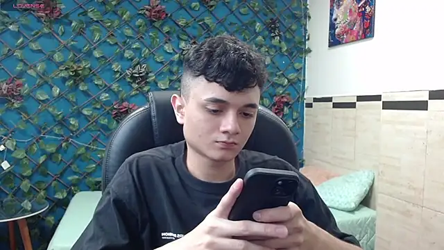Snapshot of Waturox chatting on February 21, 2025, 7:32 pm Waturox online show from February 21, 2025, 7:32 pm