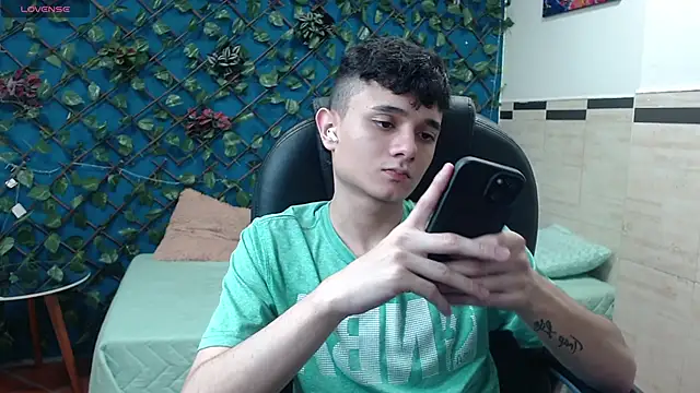 Snapshot of Waturox chatting on February 25, 2025, 7:25 pm Waturox online show from February 25, 2025, 7:25 pm