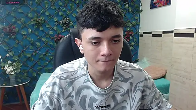 Snapshot of Waturox chatting on March 5, 2025, 6:56 pm Waturox online show from March 5, 2025, 6:56 pm
