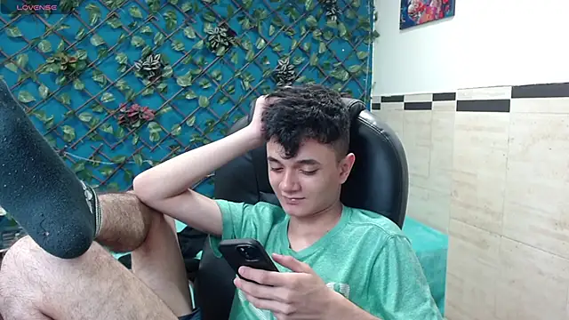 Snapshot of Waturox chatting on March 19, 2025, 12:59 am Waturox online show from March 19, 2025, 12:59 am