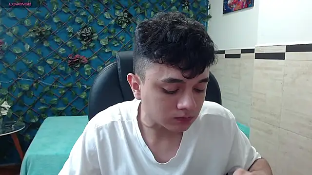 Snapshot of Waturox chatting on March 19, 2025, 10:09 pm Waturox online show from March 19, 2025, 10:09 pm