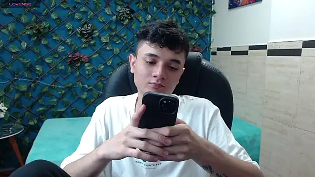 Snapshot of Waturox chatting on March 20, 2025, 7:14 pm Waturox online show from March 20, 2025, 7:14 pm