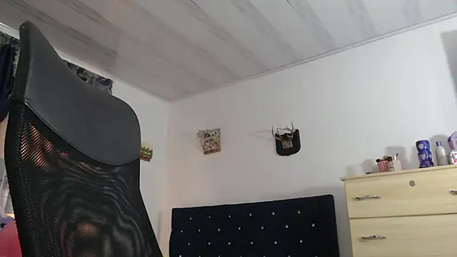 sweet cutetras22 online show from January 30, 2025, 1:53 pm