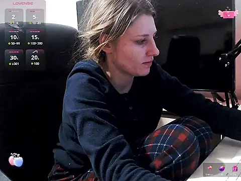 Snapshot of KimySandy chatting on March 9, 2025, 5:17 pm KimySandy online show from March 9, 2025, 5:17 pm