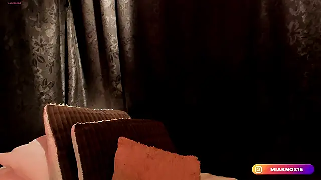 MiaKnox online show from March 9, 2026, 12:03 am