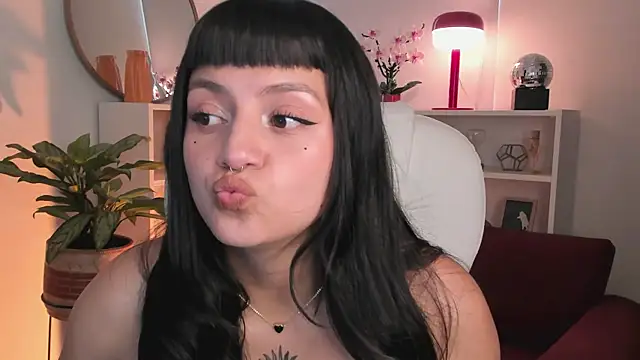 nahiapaws online show from February 10, 2026, 9:08 pm