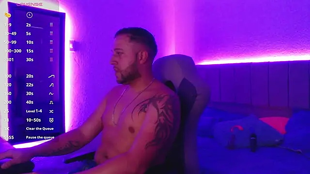 ryanandpamela  online show from February 19, 2025, 1:06 pm