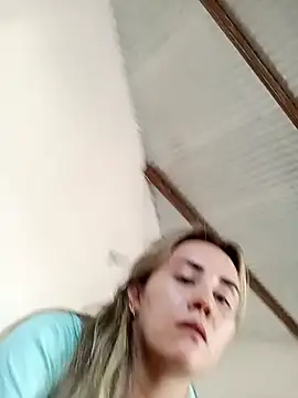 Isabel23zr online show from September 22, 2025, 9:50 pm