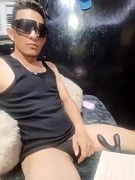 Snapshot of Ale21-345 chatting on February 2, 2026, 5:06 am Ale21-345 online show from February 2, 2026, 5:06 am