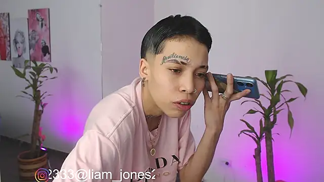 Jonesliam23 online show from December 21, 2024, 7:38 pm