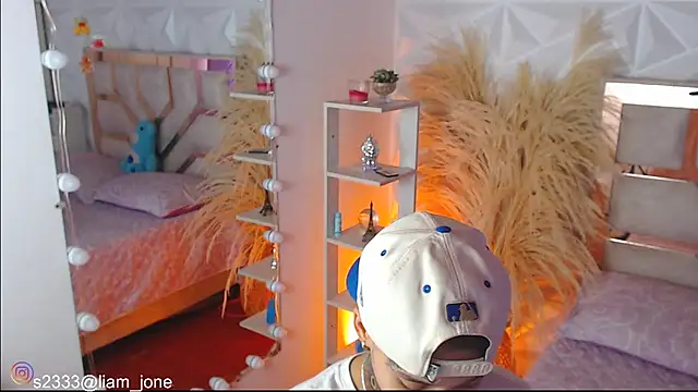 Jonesliam23 online show from November 29, 2025, 7:28 pm