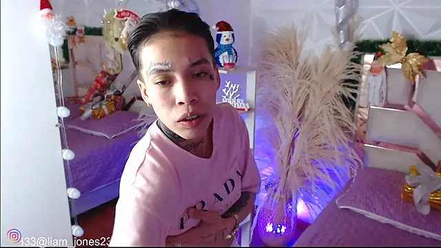 Jonesliam23 online show from December 19, 2025, 7:43 pm