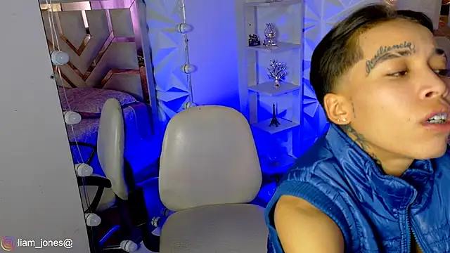 Jonesliam23 online show from May 21, 2026, 7:54 pm