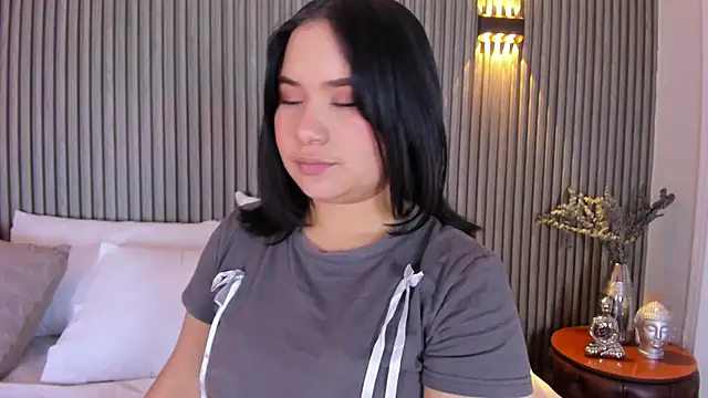 HannaKarson online show from May 15, 2026, 4:08 am