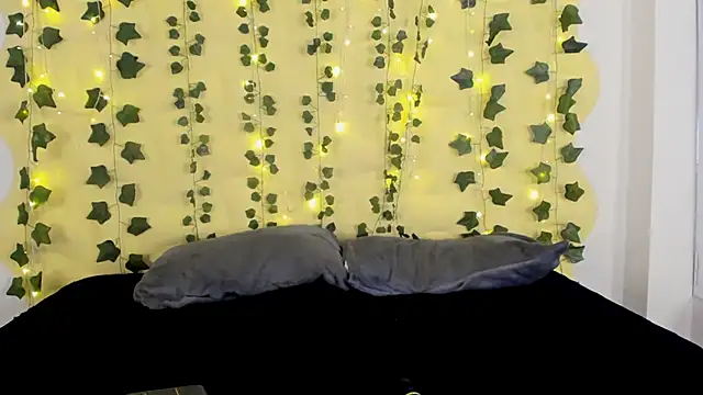 Snapshot of Natasha_Nasty2 chatting on February 2, 2025, 5:21 am Natasha Nasty2 online show from February 2, 2025, 5:21 am