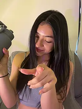 Liissa cute  online show from April 8, 2026, 6:30 pm