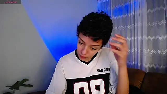 Snapshot of peyton_golden1 chatting on December 5, 2024, 3:15 am peyton golden1 online show from December 5, 2024, 3:15 am