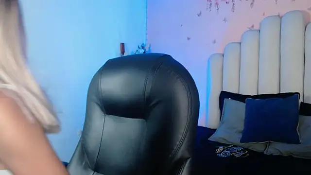 Snapshot of peyton_golden1 chatting on September 28, 2025, 3:34 am peyton golden1 online show from September 28, 2025, 3:34 am