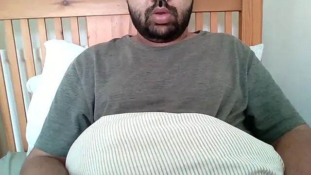 Snapshot of whoreboi98 chatting on April 19, 2026, 9:19 am whoreboi98 online show from April 19, 2026, 9:19 am