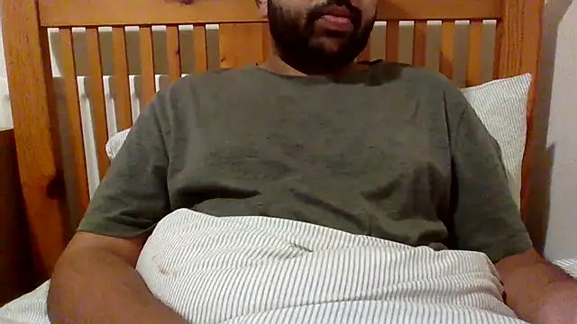 Snapshot of whoreboi98 chatting on April 19, 2026, 8:33 pm whoreboi98 online show from April 19, 2026, 8:33 pm