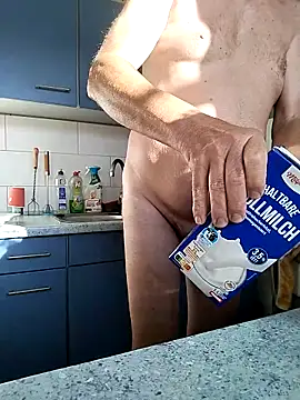 Snapshot of Lutzi1 chatting on September 20, 2025, 6:36 am Lutzi1 online show from September 20, 2025, 6:36 am