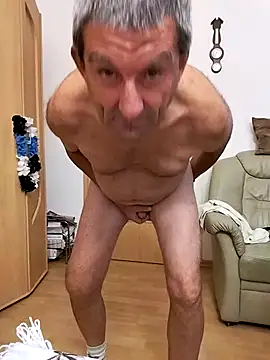 Snapshot of Lutzi1 chatting on October 4, 2025, 7:12 pm Lutzi1 online show from October 4, 2025, 7:12 pm