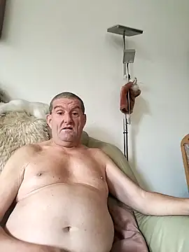 Snapshot of Lutzi1 chatting on October 22, 2025, 2:28 pm Lutzi1 online show from October 22, 2025, 2:28 pm