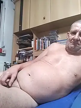 Snapshot of Lutzi1 chatting on February 25, 2026, 7:23 pm Lutzi1 online show from February 25, 2026, 7:23 pm