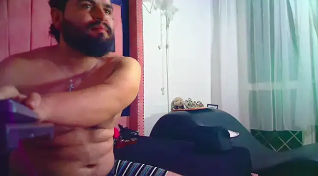 Snapshot of LeidyJones chatting on December 6, 2024, 1:33 pm LeidyJones online show from December 6, 2024, 1:33 pm