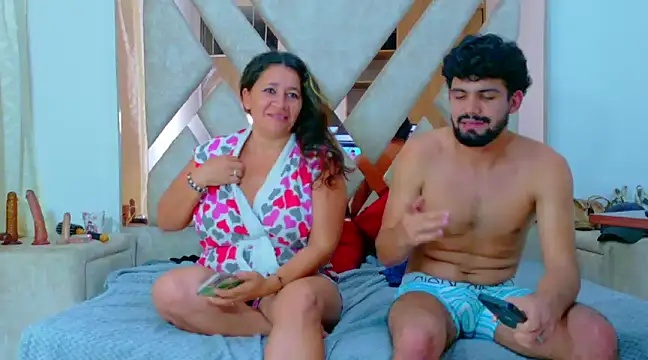 Snapshot of LeidyJones chatting on March 15, 2025, 10:00 pm LeidyJones online show from March 15, 2025, 10:00 pm