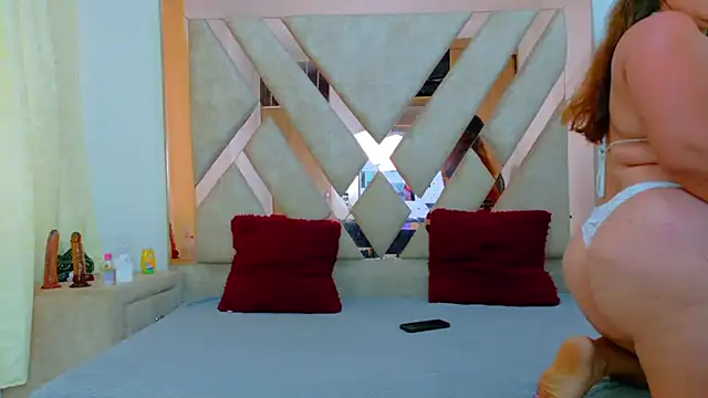 Snapshot of LeidyJones chatting on March 18, 2025, 6:37 pm LeidyJones online show from March 18, 2025, 6:37 pm