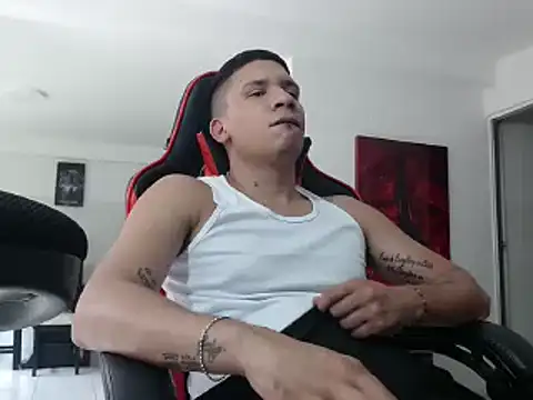 Snapshot of damiam_fiery chatting on December 11, 2024, 5:04 pm damiam fiery online show from December 11, 2024, 5:04 pm