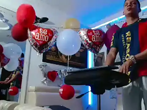 Snapshot of damiam_fiery chatting on February 13, 2025, 5:22 pm damiam fiery online show from February 13, 2025, 5:22 pm