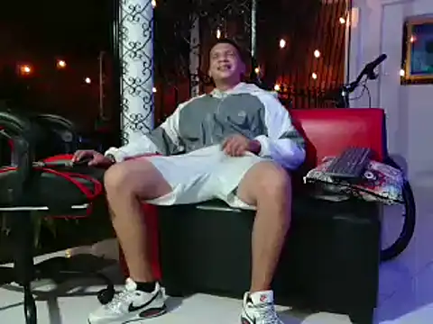 Snapshot of damiam_fiery chatting on February 25, 2025, 4:24 am damiam fiery online show from February 25, 2025, 4:24 am