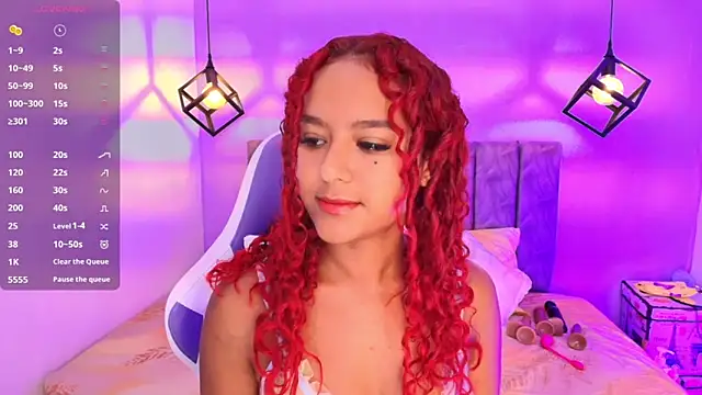 Snapshot of Sophiee_Velvet chatting on October 13, 2025, 3:23 pm Sophiee Velvet online show from October 13, 2025, 3:23 pm