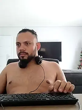 Snapshot of morenindarola chatting on January 24, 2025, 3:34 pm morenindarola online show from January 24, 2025, 3:34 pm