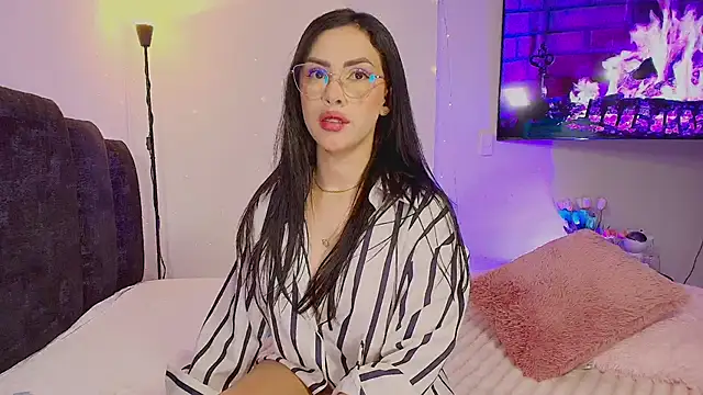 Snapshot of Maya_Bluee chatting on April 20, 2026, 3:53 am Maya Bluee online show from April 20, 2026, 3:53 am