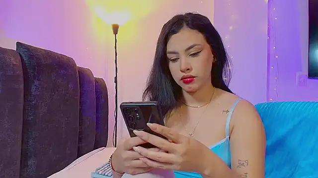 Snapshot of Maya_Bluee chatting on May 3, 2026, 4:07 am Maya Bluee online show from May 3, 2026, 4:07 am
