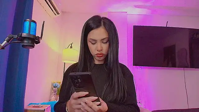 Snapshot of Maya_Bluee chatting on May 21, 2026, 8:16 pm Maya Bluee online show from May 21, 2026, 8:16 pm