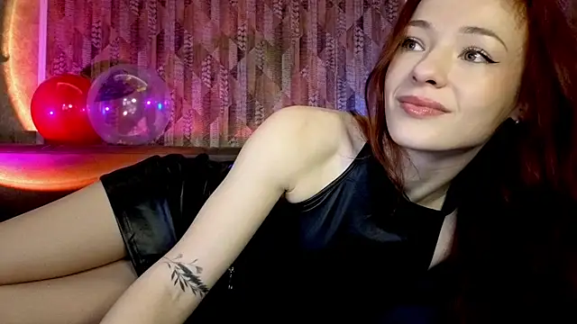 MiaRouge online show from February 18, 2026, 5:14 am