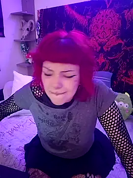 Snapshot of Sarah-Stoner chatting on July 15, 2026, 11:43 pm Sarah-Stoner online show from July 15, 2026, 11:43 pm