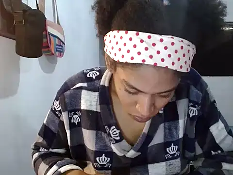 Snapshot of miriam775 chatting on December 27, 2024, 2:01 pm miriam775 online show from December 27, 2024, 2:01 pm