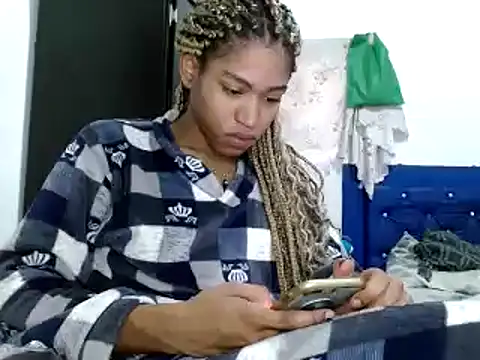 Snapshot of miriam775 chatting on January 15, 2025, 11:43 am miriam775 online show from January 15, 2025, 11:43 am