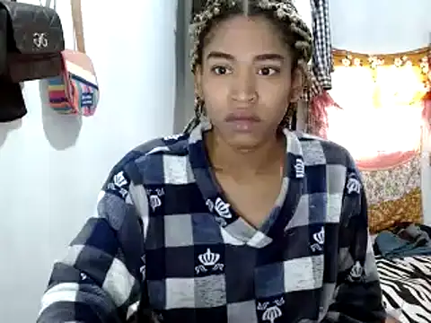 Snapshot of miriam775 chatting on January 22, 2025, 12:17 pm miriam775 online show from January 22, 2025, 12:17 pm